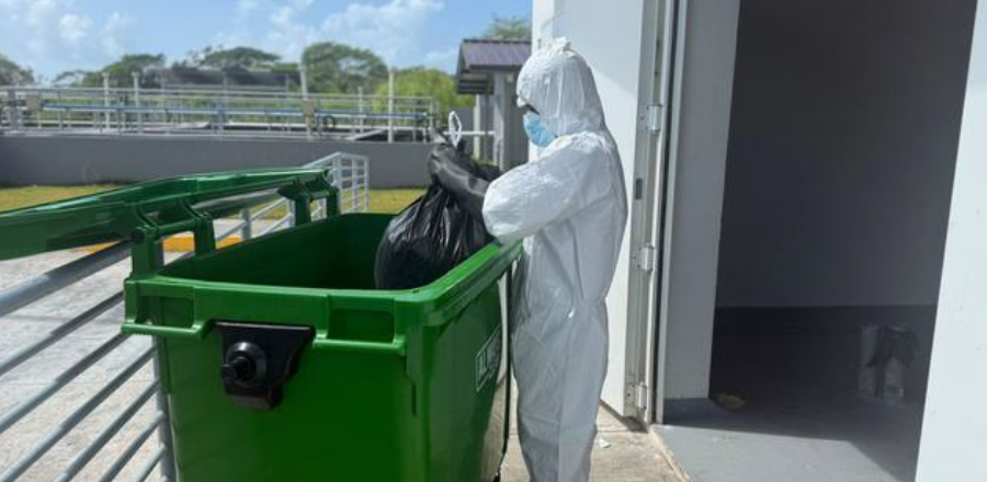 Uso de protección en manejo de residuos