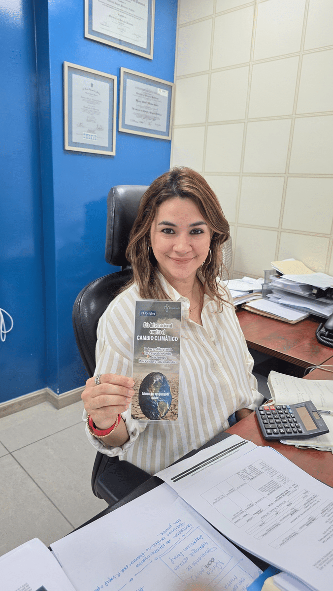 Colaboradores participando en campaña ambiental